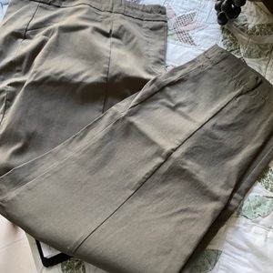 Dalia 18W NWOT slacks grey/tan color